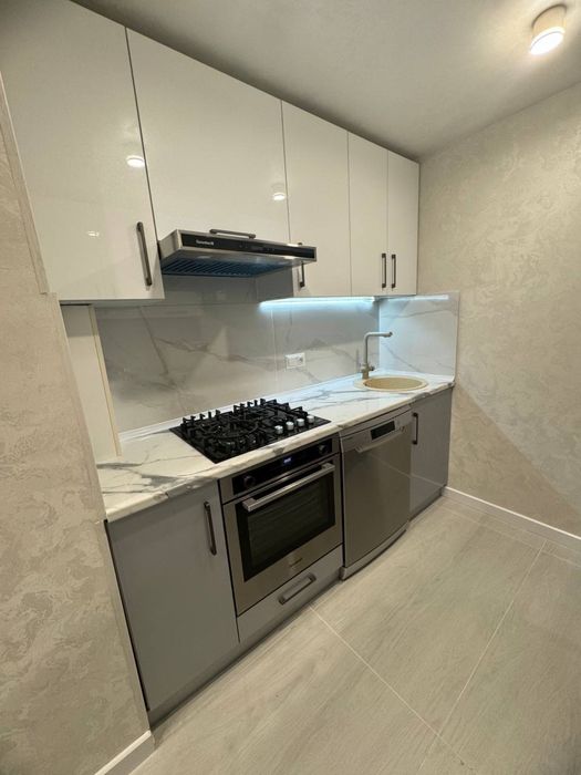 Кухиний мебел на заказ хай-тек