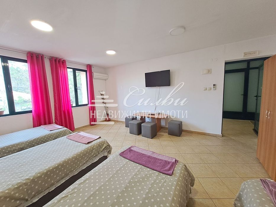 Самостоятелна ДВУЕТАЖНА ТУХЛЕНА къща - кв.Център