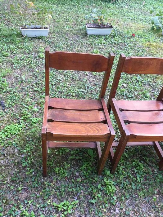 Продавам използвани в много добро състояние столовe и маси