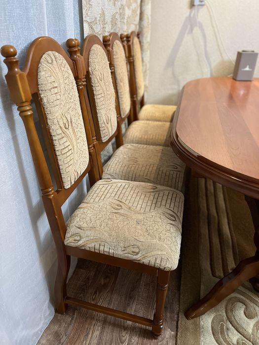 Продается стол со стульями