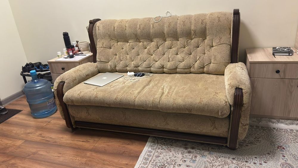 Продам диван в хорошем состоянии .