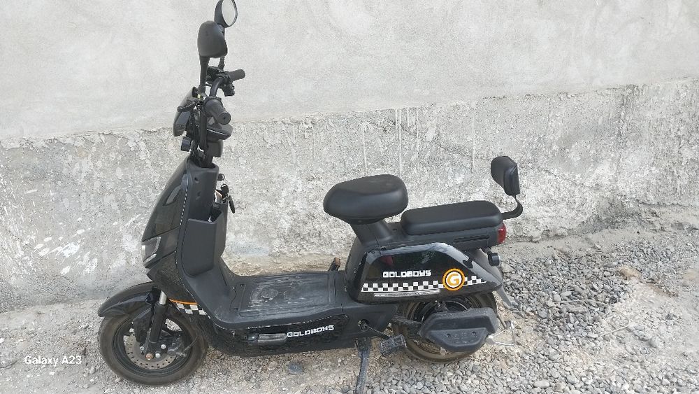 Skuter sotiladi obmen bor benzinli skuterga