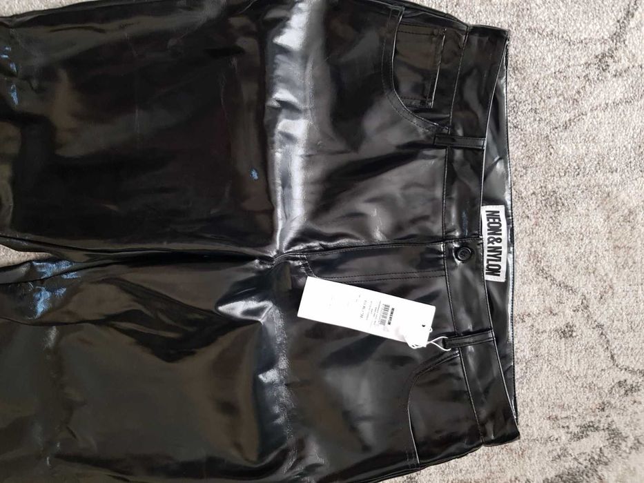 Pantaloni din vinil Neon & Nylon