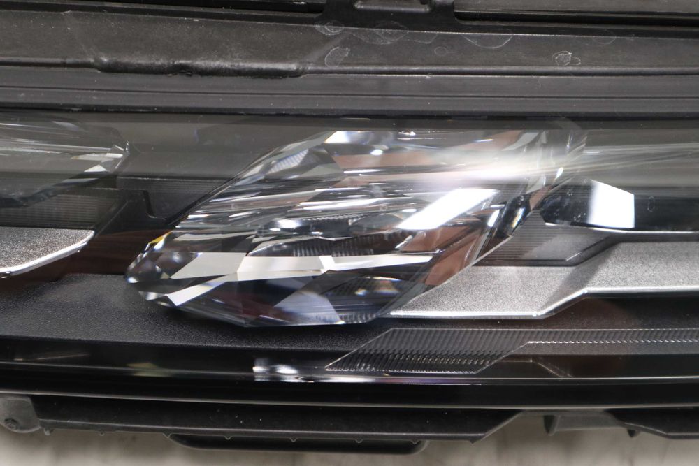 Ляв горен кристален фар Сваровски БМВ 7 серия Г70 BMW G70