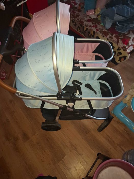 Продава се количка за близнаци
