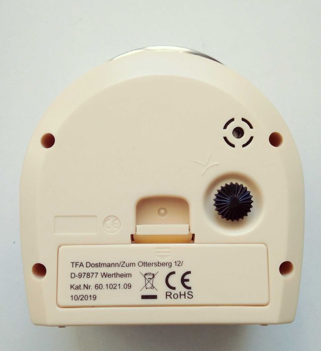 Електронен часовник будилник с аналогов дисплей.Безшумен с аларма. Нов