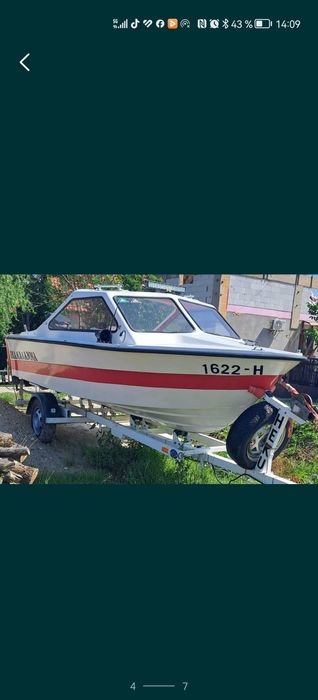 Vând barcă cu motor