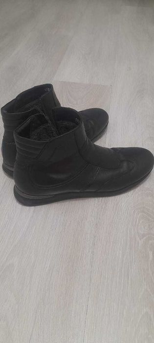 продам мужские ботинки ROSSI