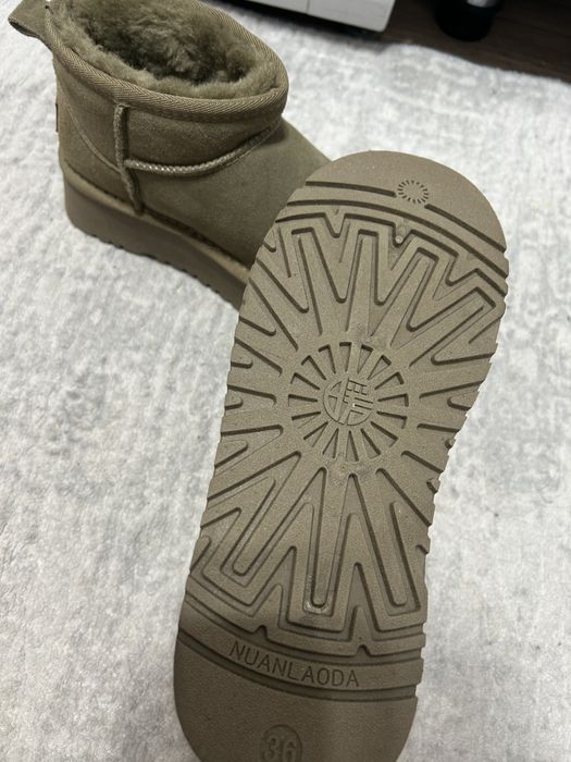 Продам новые угги.