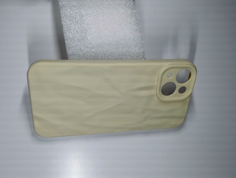 Husa crem cu model (stil marble) pentru iPhone 13