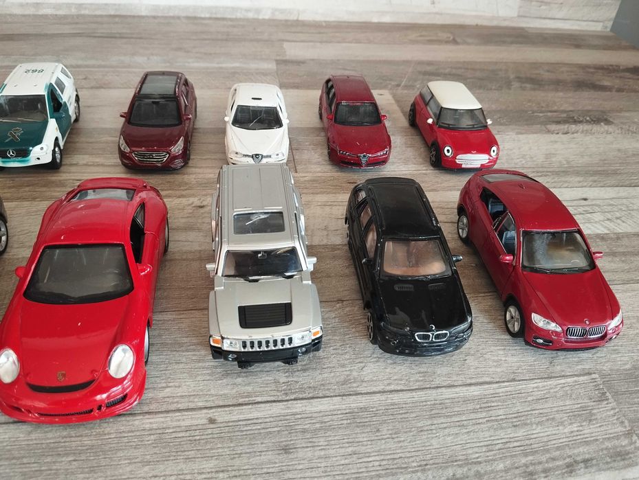 Продавам метални колички Burago,Welly,Maisto,Amer