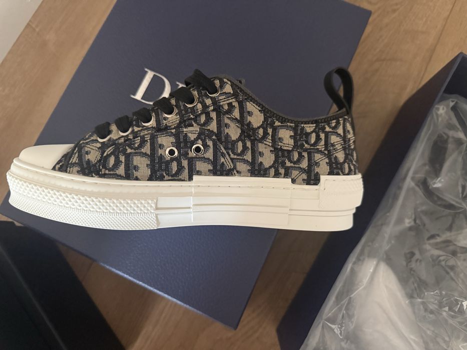 обувки на dior .
