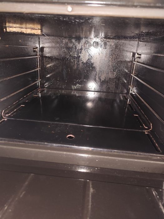 Професионална фурна с газови котлони