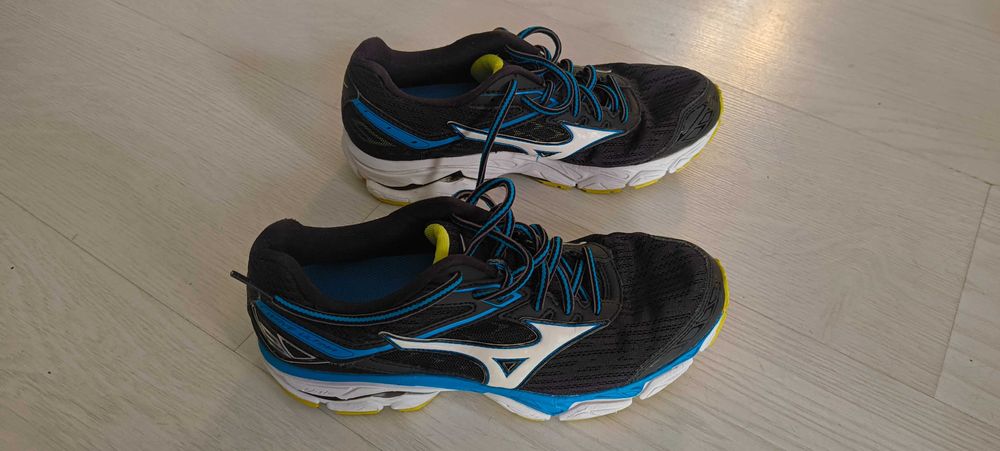Mizuno Wave Ultima 9