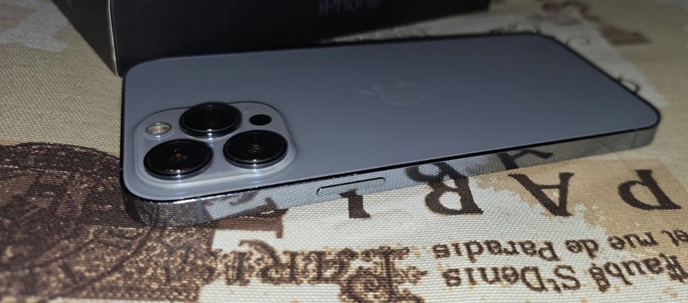 Iphone 13 pro max 128 GB + 4 протектора и 2 кейса