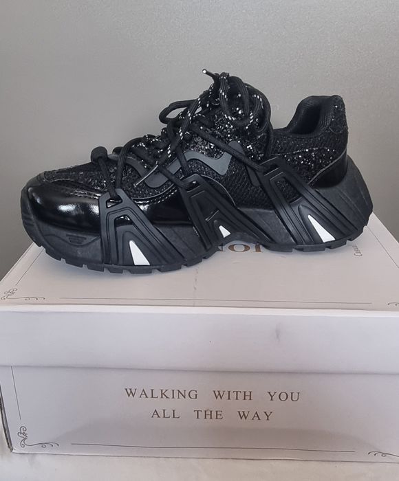 Черен стилен дамски модел маратонка