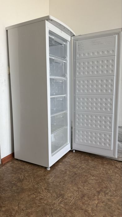 Стоячий морозильник