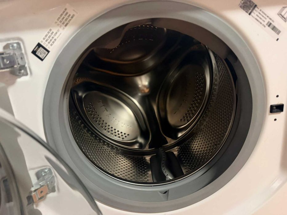 WhirlPool пералня със сушилня за вграждане