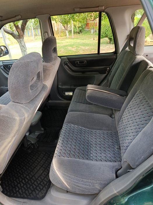 Продавам Honda CR-V
