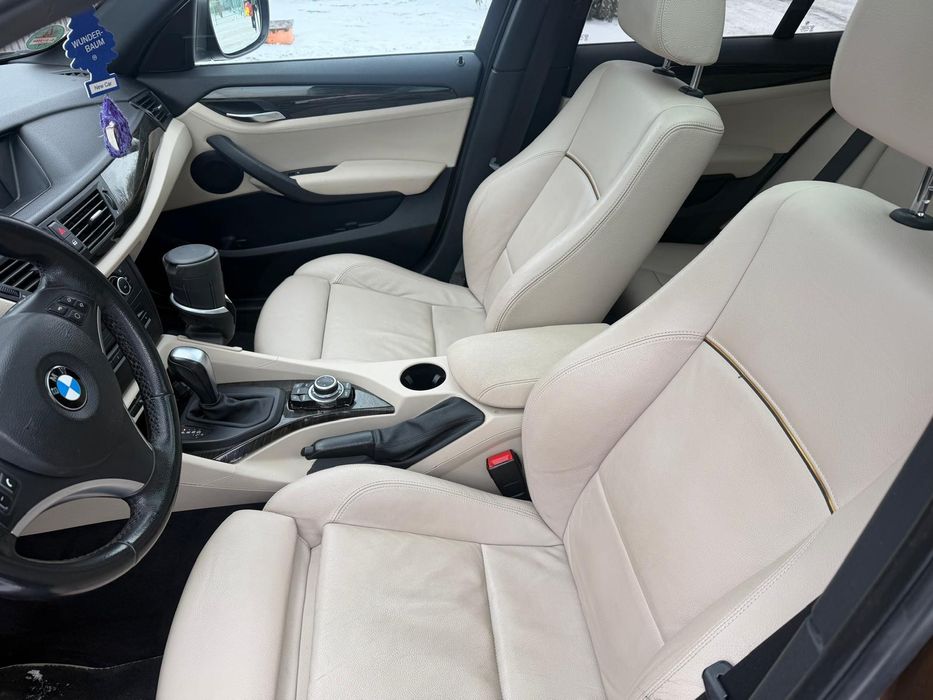 Vând BMW X1  2.0D 177 CP X-drive Panoramic