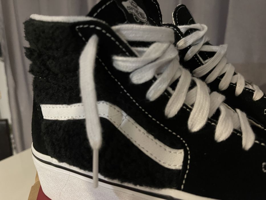 Зимни кецове от естествена кожа Vans