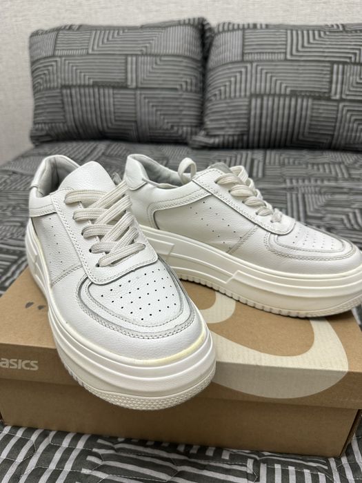 Продам женскую обувь