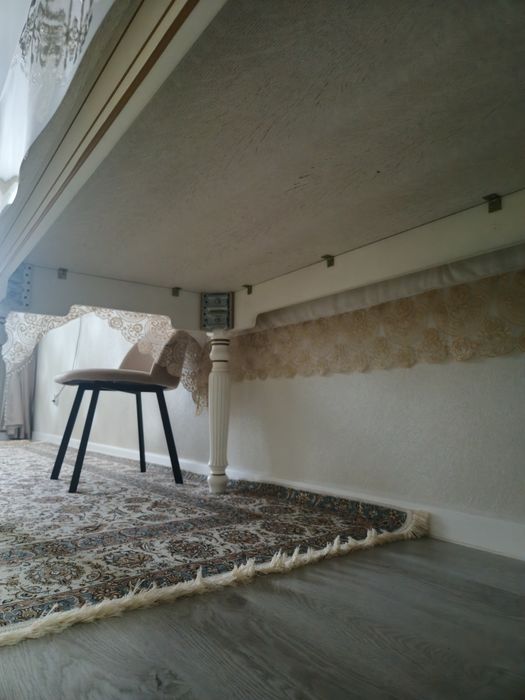 Стол для гостиной