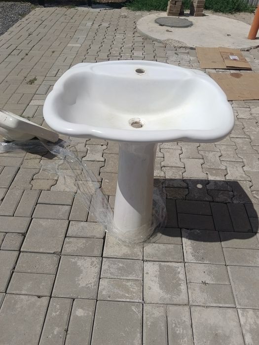 Продам раковину с пьедесталом