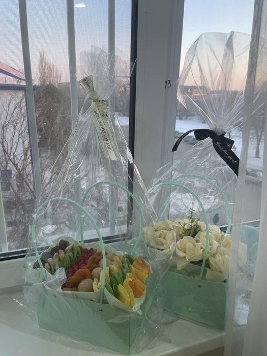 Сухофрукты в корзине