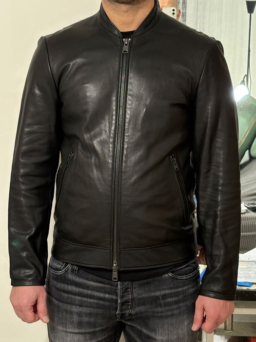 Vând geaca din piele mărimea M