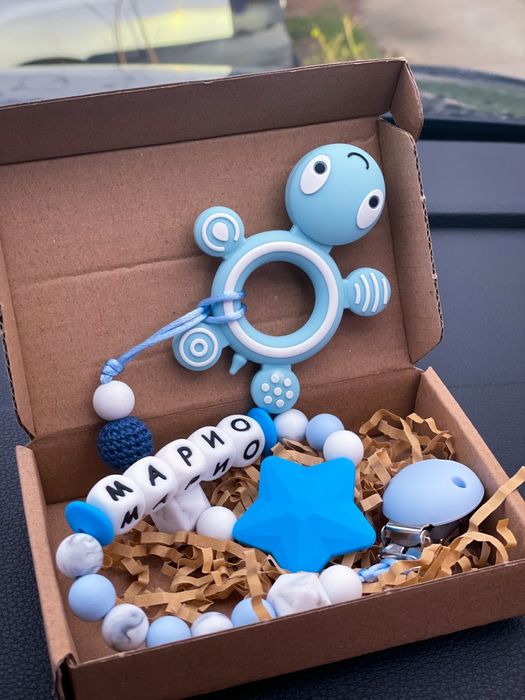 Персонализиран клипс за беберон с безопасен силикон.