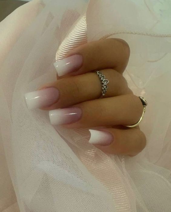 Ofer servicii manichiură/pedichiura