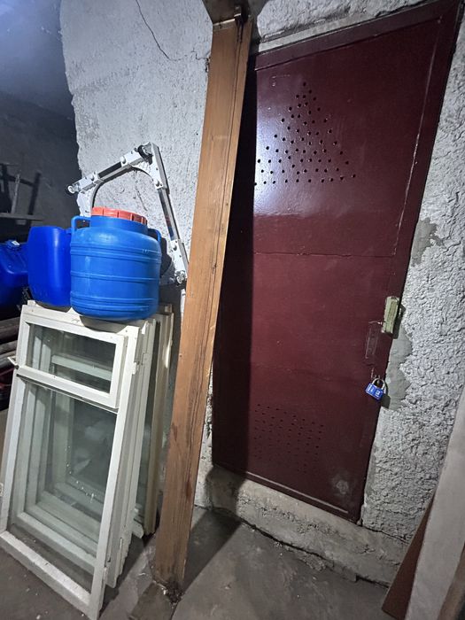 Corniza din lemn de brad lacuit