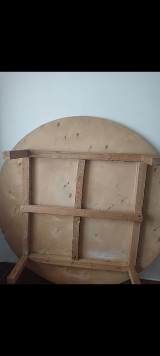Продаётся круглый стол