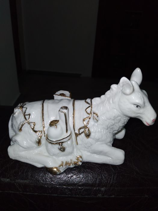 Продаю фарфоровые статуэтки