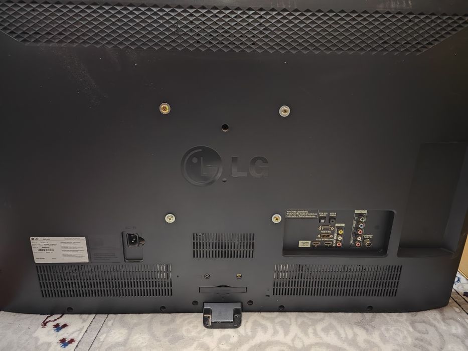 LG 42 LED TV Korobka ideal holatda arzon narxda