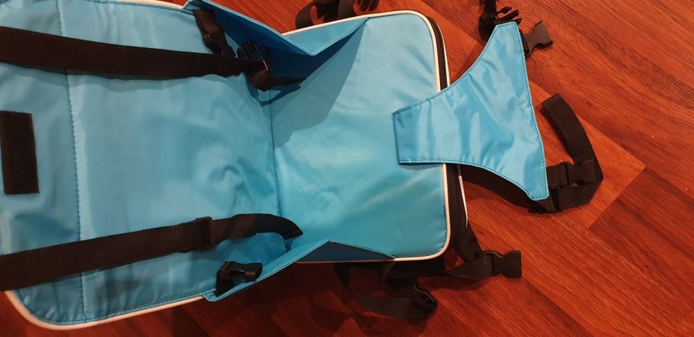 Așezat pentru micuți la masa