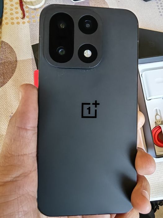 Oneplus 15/12-256/, отличен, комплект, възможен бартер.
