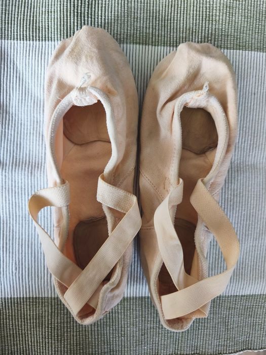 Детски туфли и трико за балет