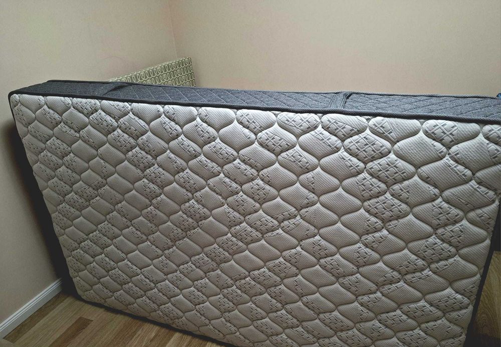 Vand pat tapitat copii MOBEXPERT 120x200cm, somieră si saltea incluse
