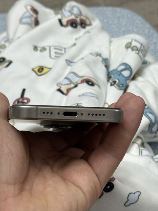 Айфон 15 про.