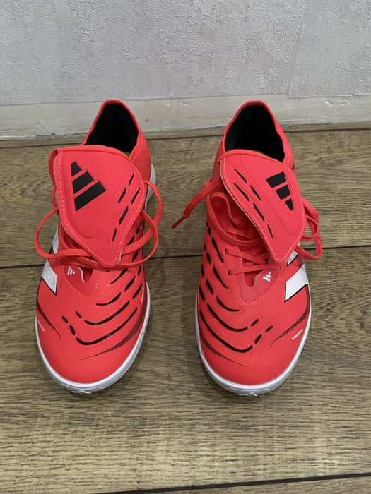 Продам сороконожки Adidas Predator