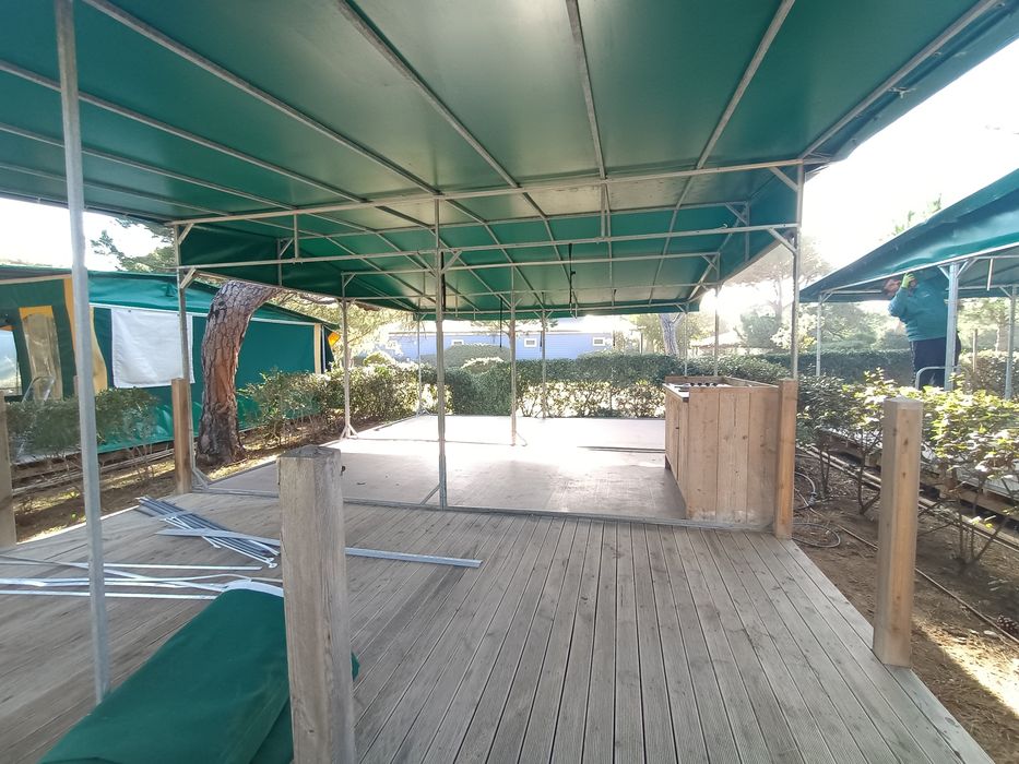 Бунгало от метална конструкция, венил и декинг