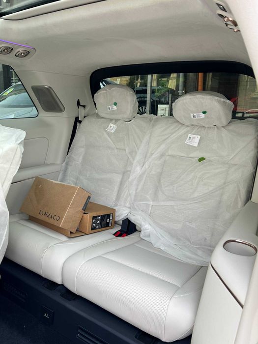 LYNK&CO 900 1.5T 2025 Oq va Qora rangda