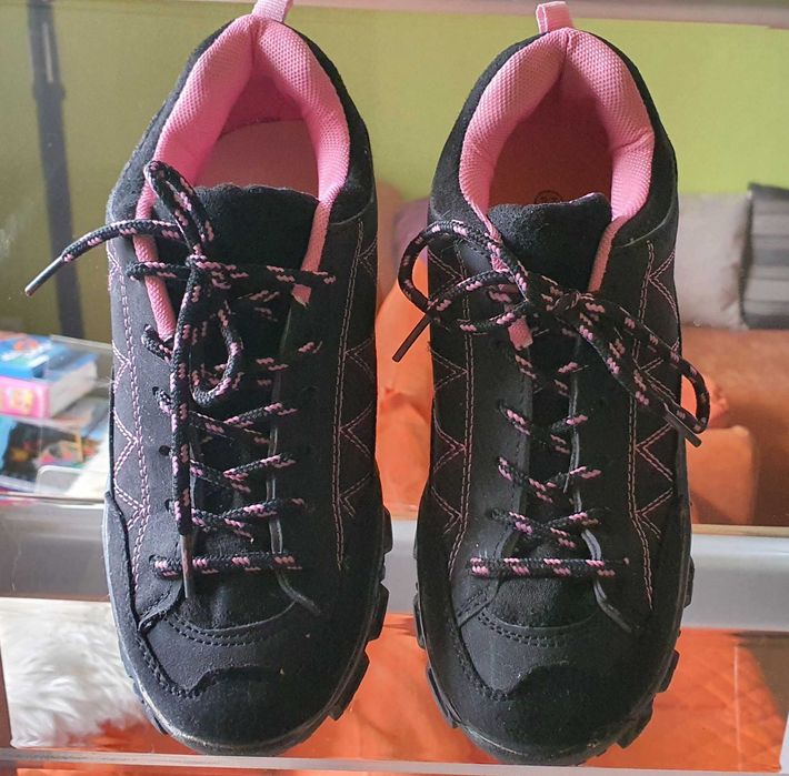 Adidasi drumetii marimea 36