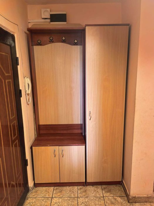 Cuier cu spatiu de depozitare