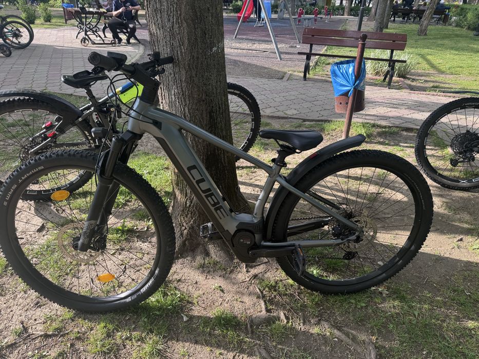 bicicleta electrica cube reaction pro cadru m