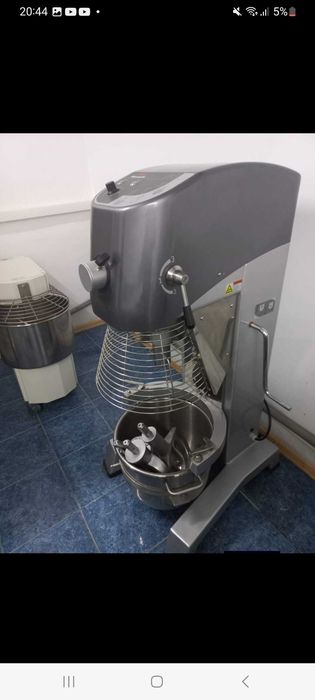 Vând utilaje profesionale de calitate, de inox  pentru patiserie-cofetărie