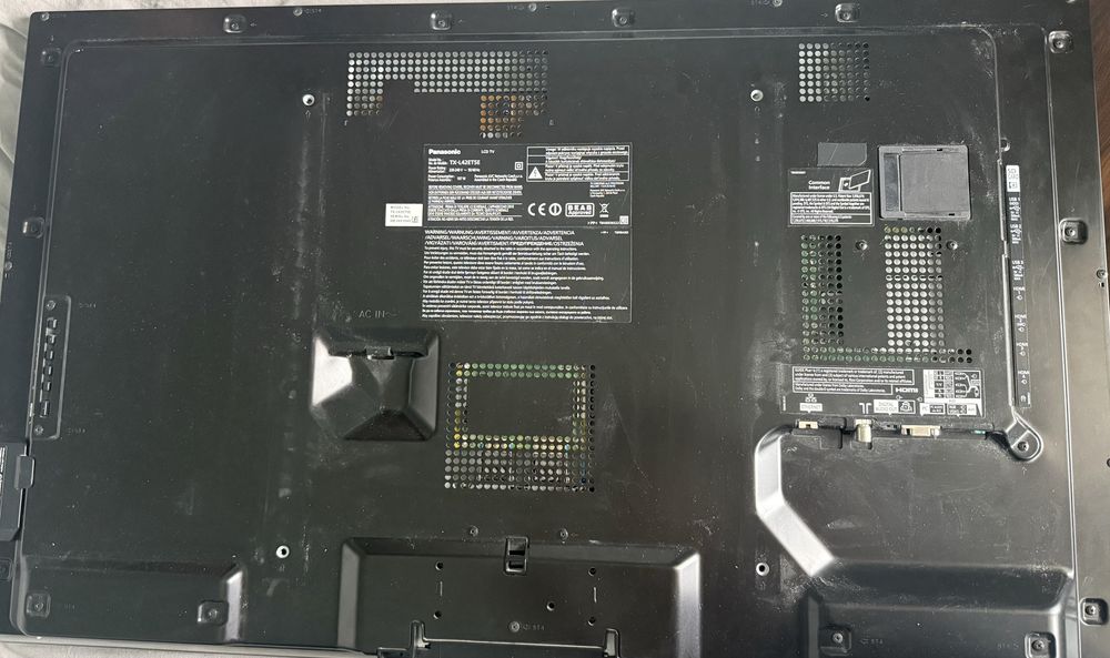 Телевизор Panasonic TX-L42ET5E за части
