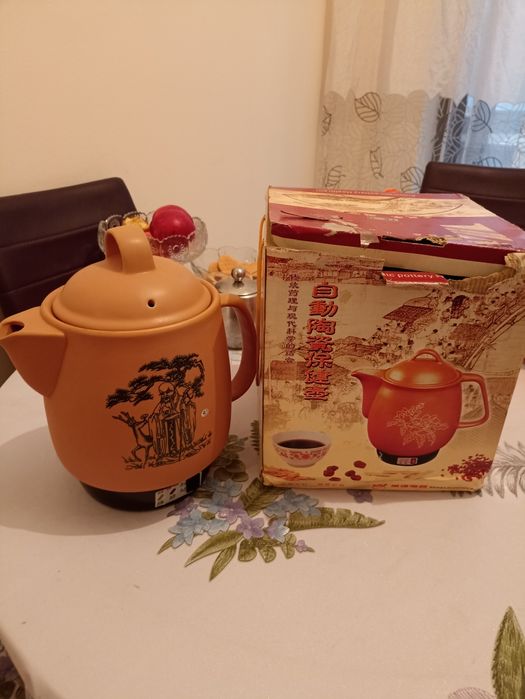 Продам фарфоровый электрический чайник!